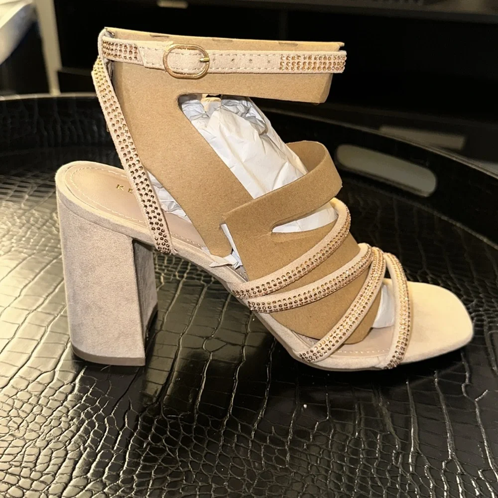 Kelly & Katie Cadene Sandals - Picture 3 of 10